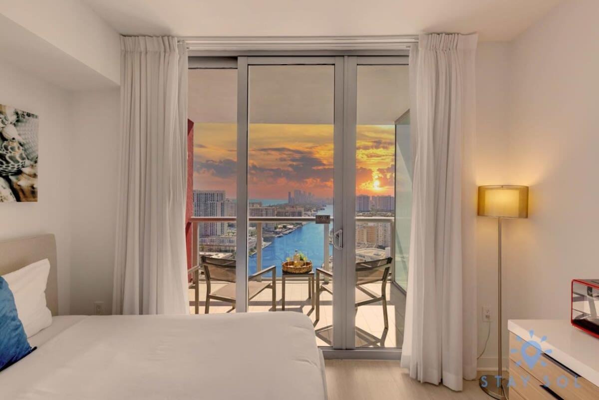 Amenities Balcony W Stunning Views-Beachfront Халландейл-Бич Экстерьер фото