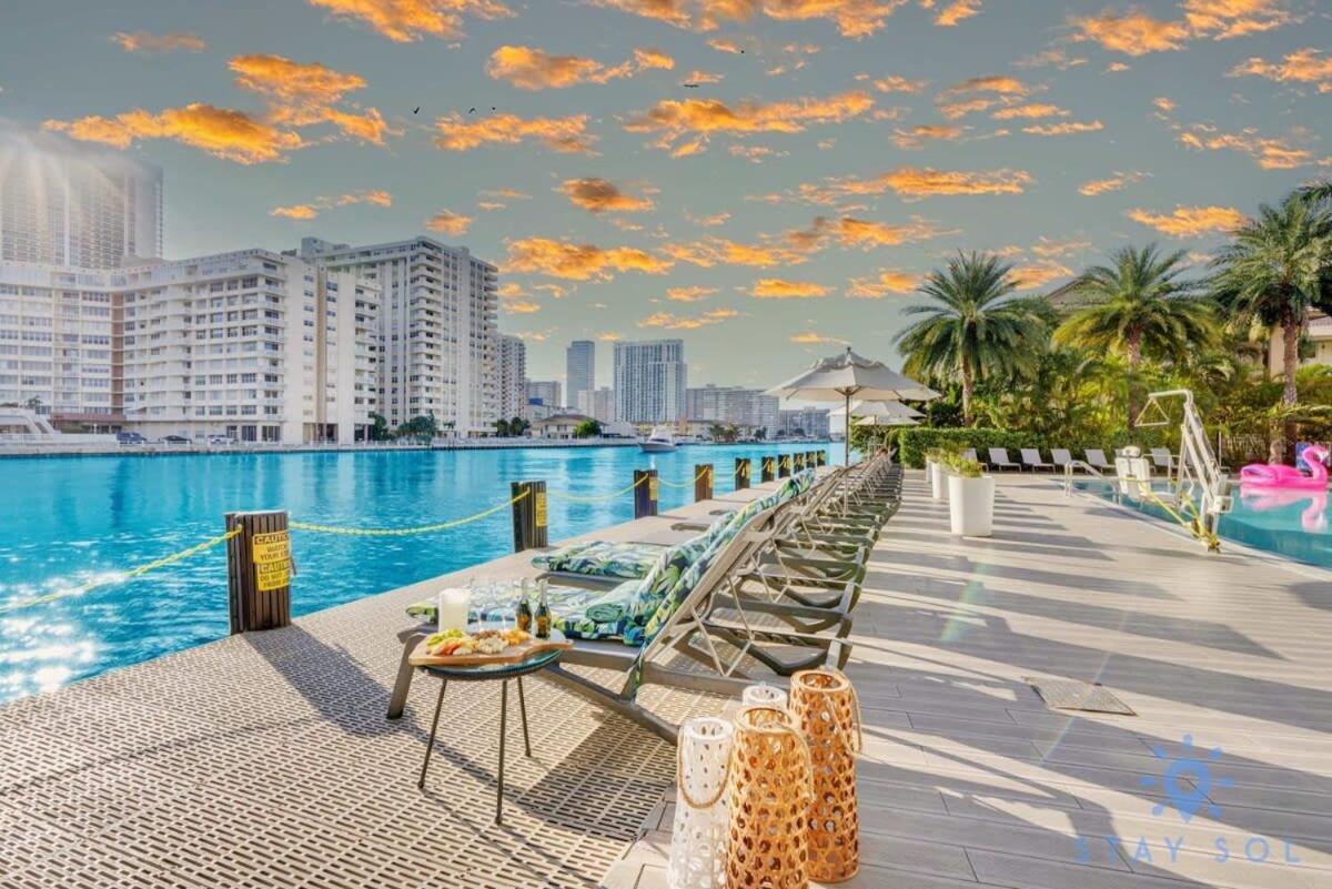 Amenities Balcony W Stunning Views-Beachfront Халландейл-Бич Экстерьер фото