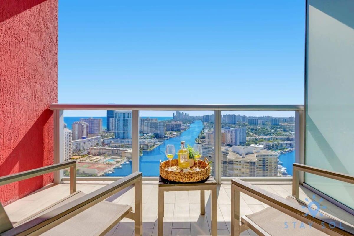 Amenities Balcony W Stunning Views-Beachfront Халландейл-Бич Экстерьер фото